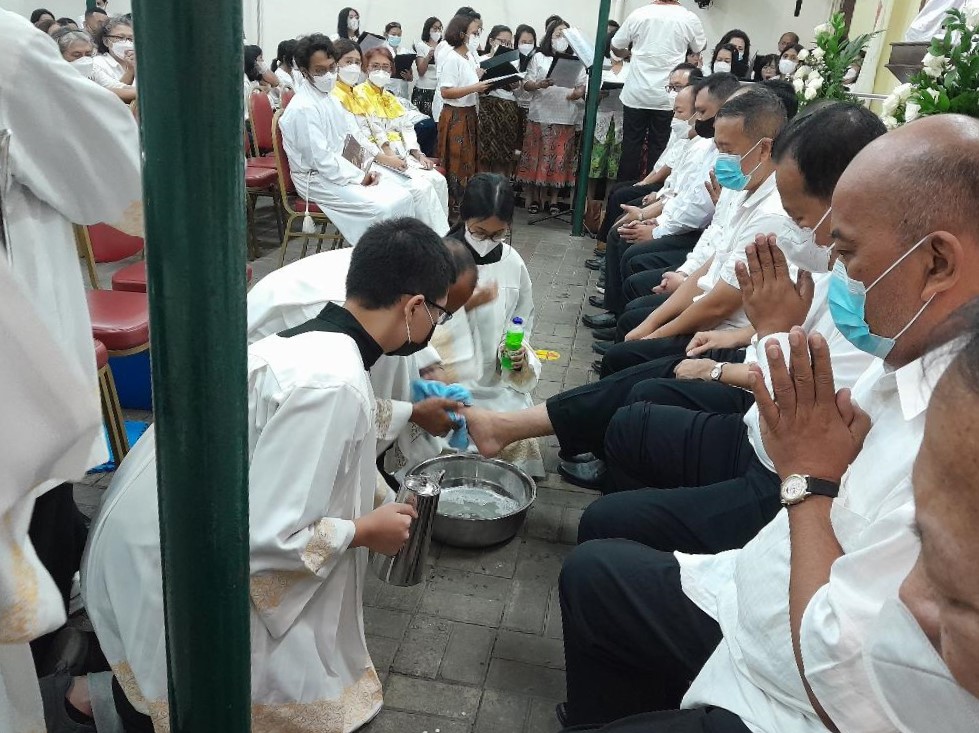 Kamis Putih Cuci kaki PAKAI (2)